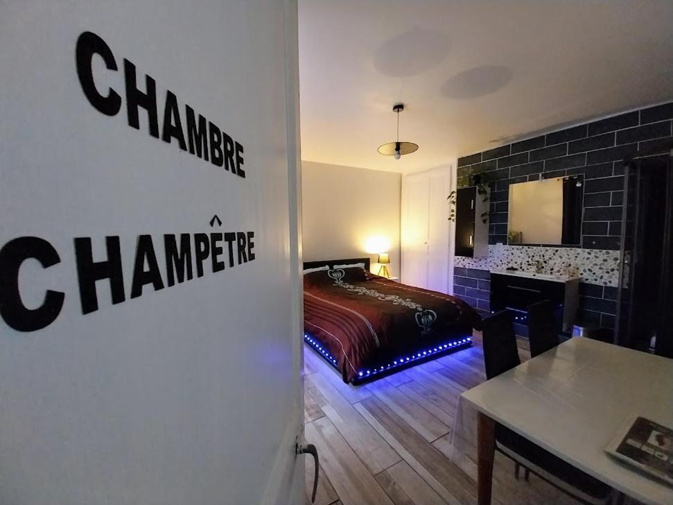 Hotel Au Pays D'Angeline La Pacaudière Pokój zdjęcie